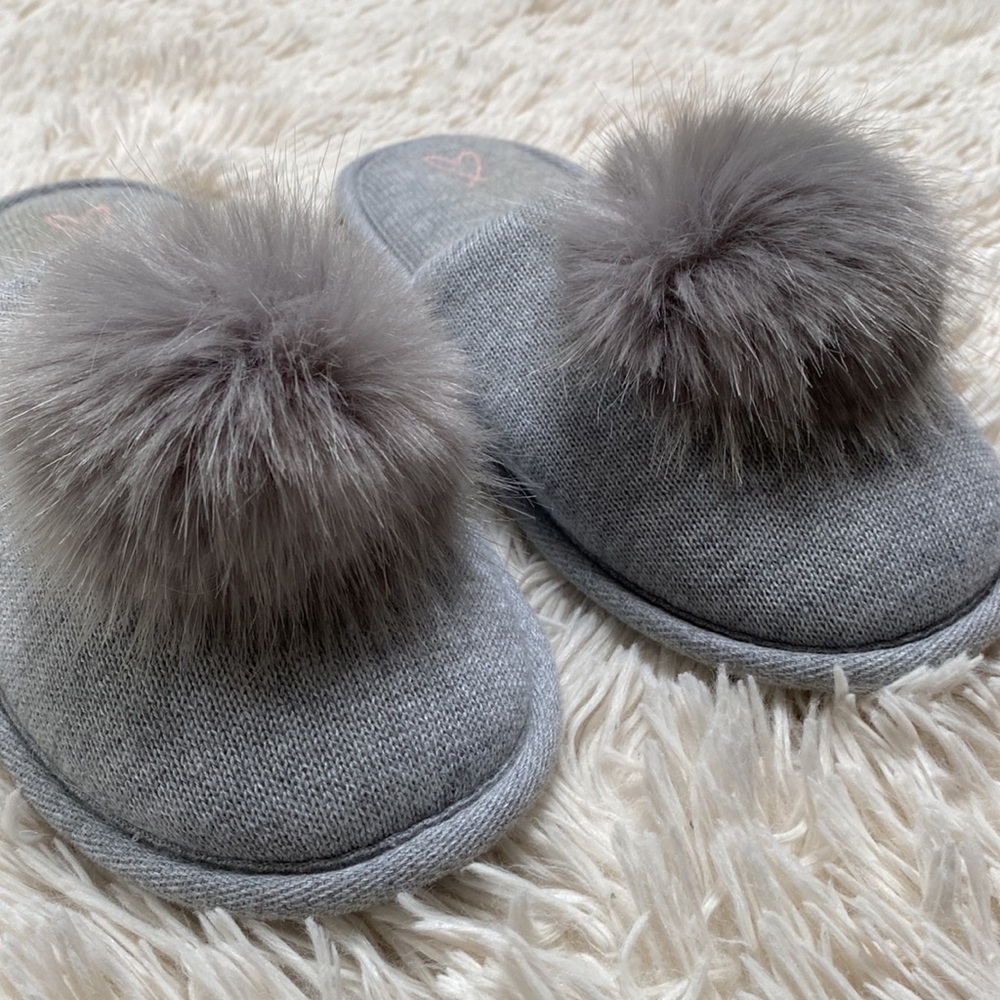 🎉HP🎉 Victoria’s Secret Pompom Slippers 💗 Gray - Picture 6 of 12